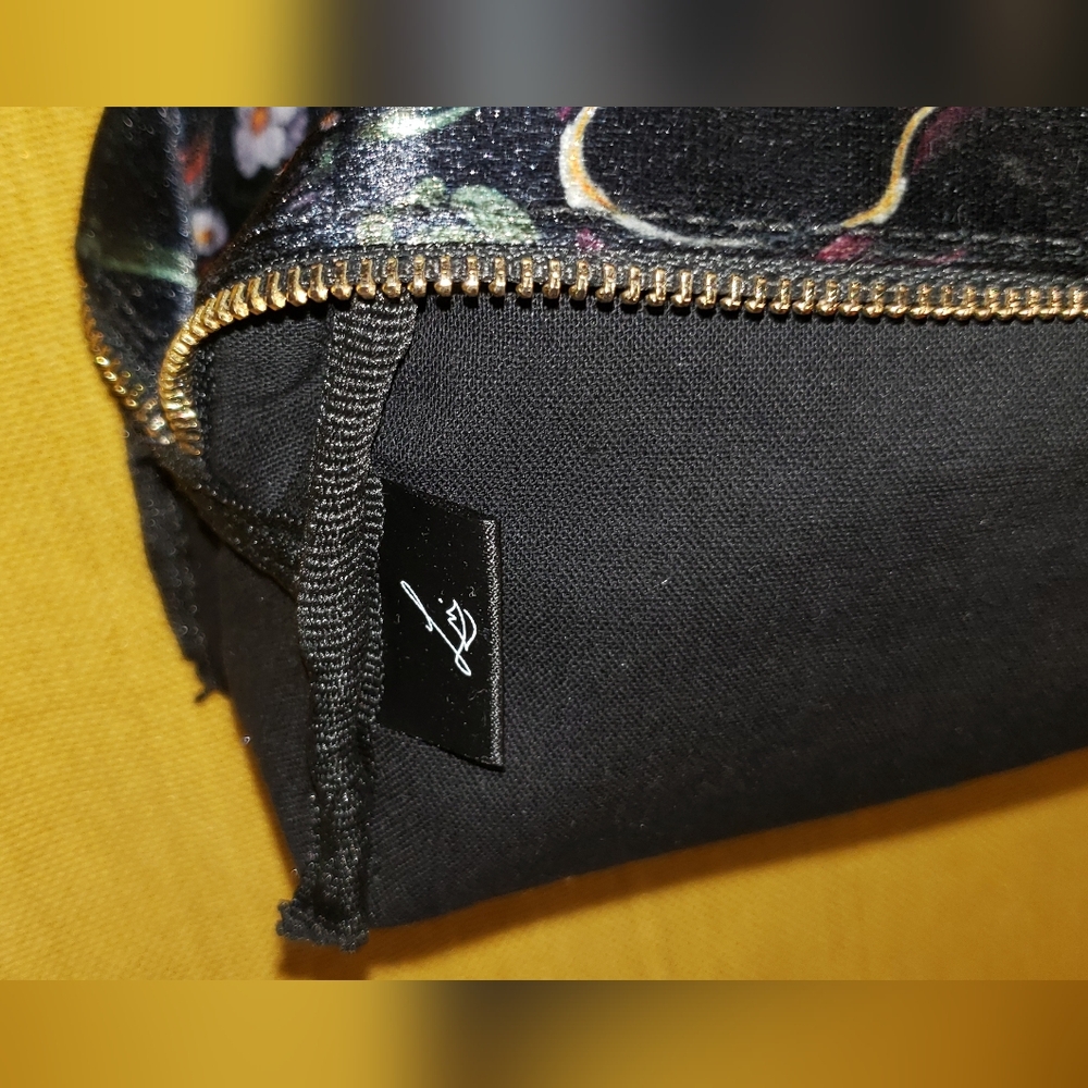 Lisa Eldridge Floral Velvet Cosmetic Bag - Picture 7 of 8
